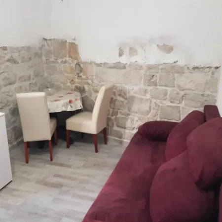 Eldi Apartment *