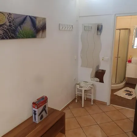 Eldi Apartment *